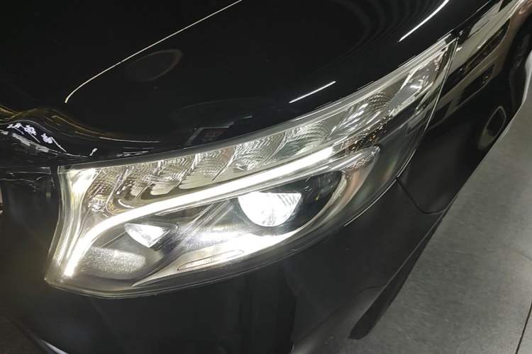 Used Mercedes-Benz V-Class 2021 V 260 L Long Wheelbase Prestige Edition Left Front Headlight
