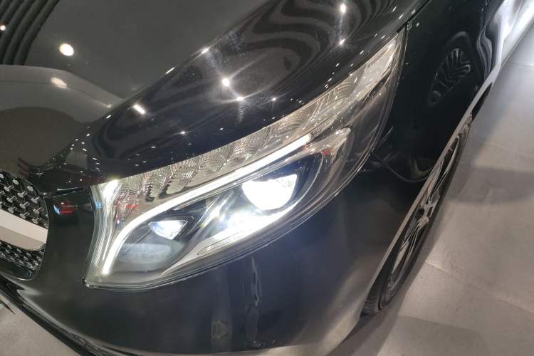 Used Mercedes-Benz V-Class 2021 V 260 Prestige Edition Left Front Headlight