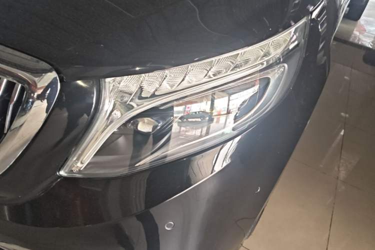 Used Mercedes-Benz V-Class 2021 V 260 Avantgarde Edition Left Front Headlight