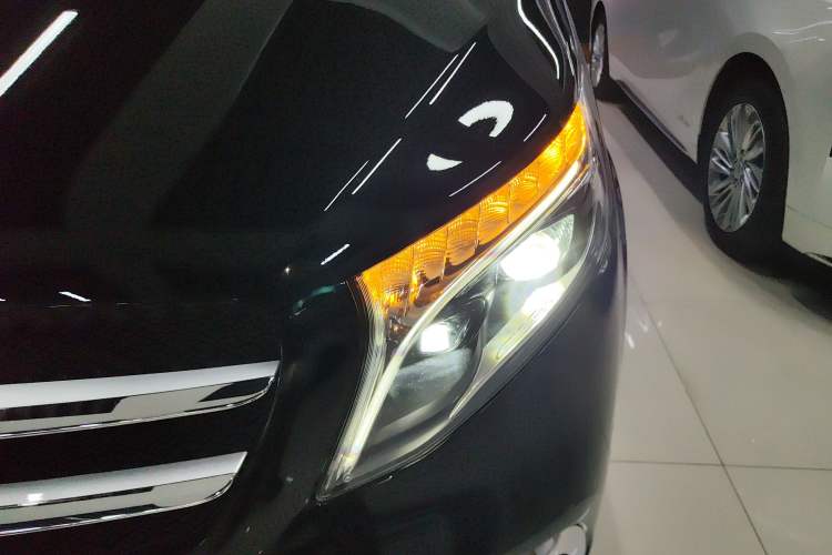 Used Mercedes-Benz V-Class 2021 V 260 Prestige Edition Left Front Headlight