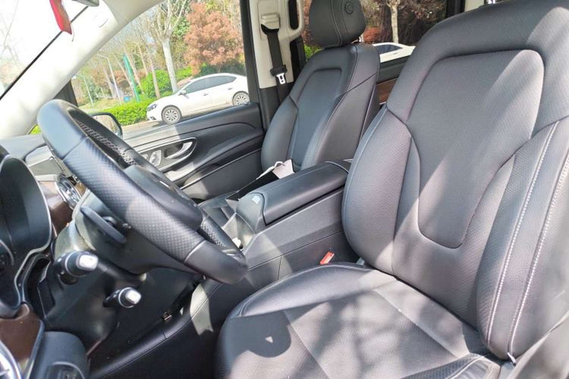 Used Mercedes-Benz V-Class 2021 V 260 Avantgarde Edition Left Front Seat