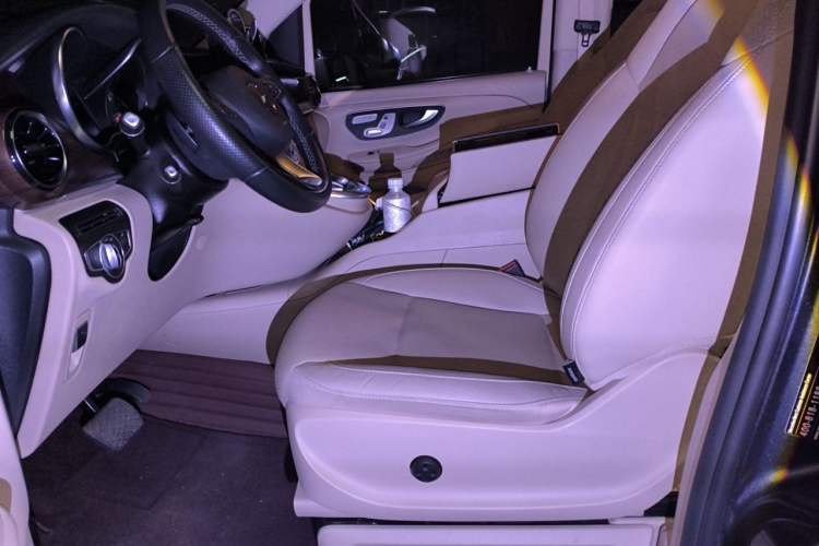 Used Mercedes-Benz V-Class 2021 V 260 Avantgarde Edition Left Front Seat