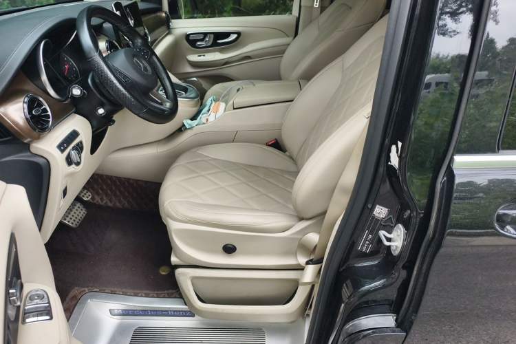 Used Mercedes-Benz V-Class 2021 V 260 L Long-wheelbase Luxury Edition Left Front Seat