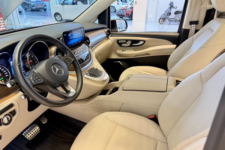 Used Mercedes-Benz V-Class 2021 V 260 Prestige Edition Left Front Seat