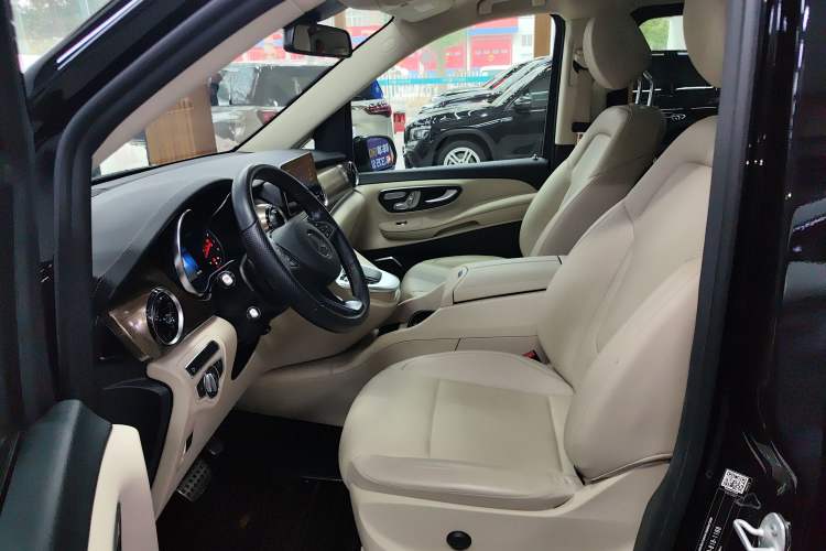 Used Mercedes-Benz V-Class 2021 V 260 Prestige Edition Left Front Seat
