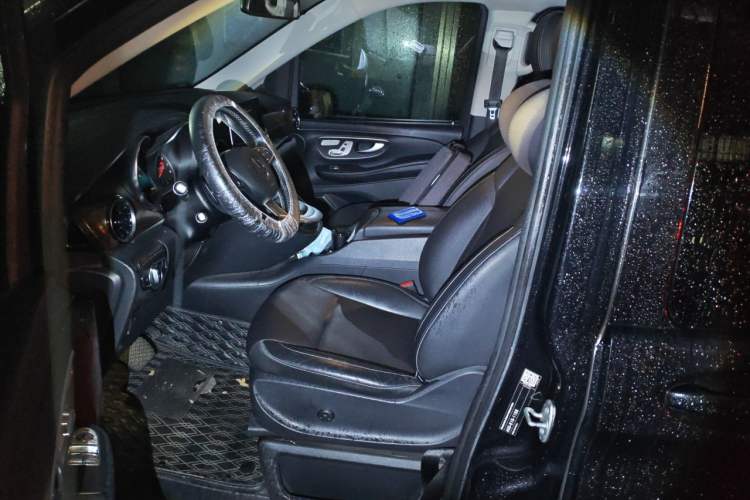 Used Mercedes-Benz V-Class 2021 V 260 Avantgarde Edition Left Front Seat