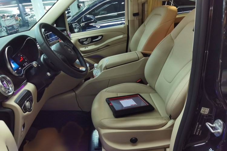 Used Mercedes-Benz V-Class 2021 V 260 Avantgarde Edition Left Front Seat