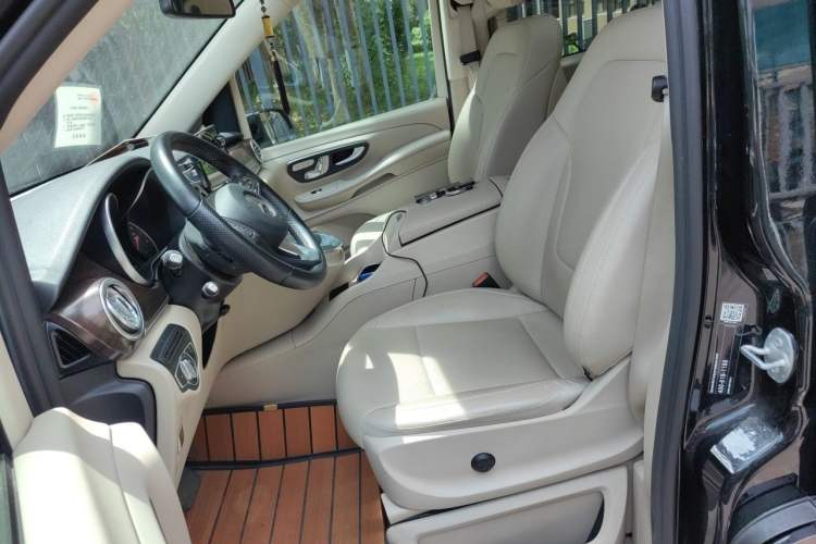 Used Mercedes-Benz V-Class 2021 V 260 Avantgarde Edition Left Front Seat