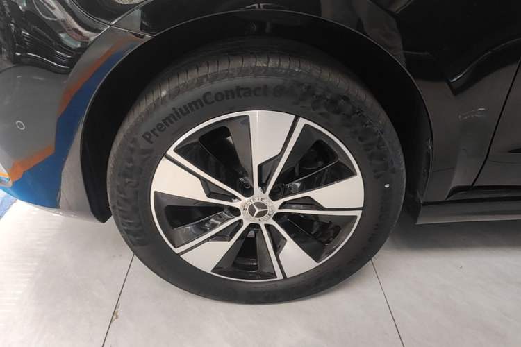 Used Mercedes-Benz V-Class 2021 V 260 Prestige Edition Left Front Wheel Hub