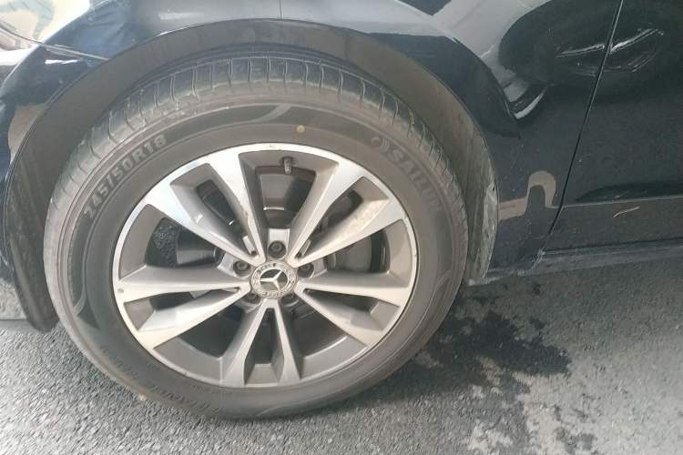 Used Mercedes-Benz V-Class 2021 V 260 Avantgarde Edition Left Front Wheel Hub