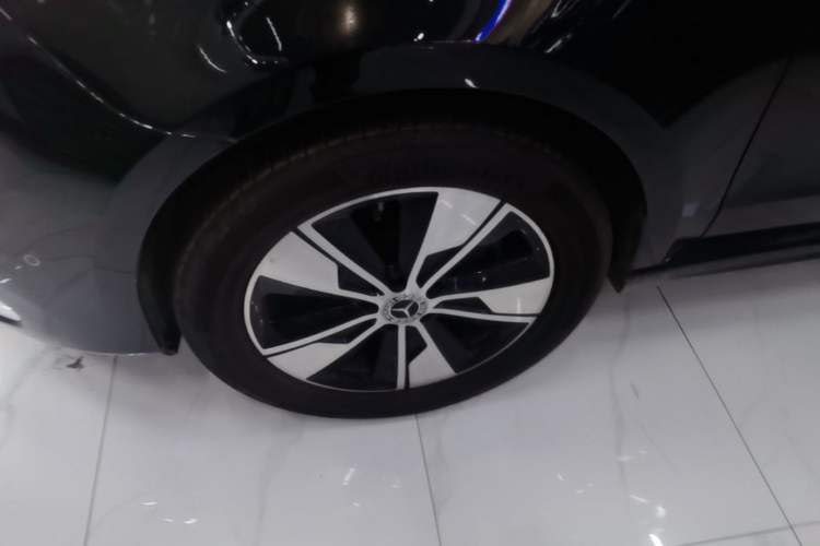 Used Mercedes-Benz V-Class 2021 V 260 L Long Wheelbase Prestige Edition Left Front Wheel Hub