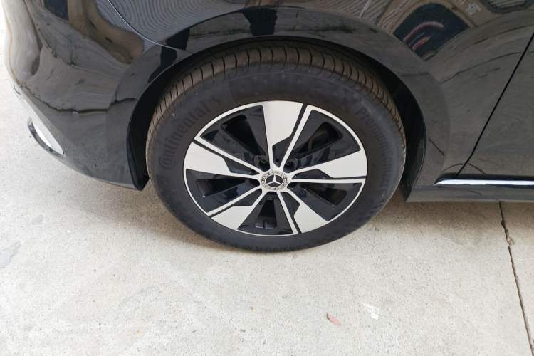 Used Mercedes-Benz V-Class 2021 V 260 Prestige Edition Left Front Wheel Hub