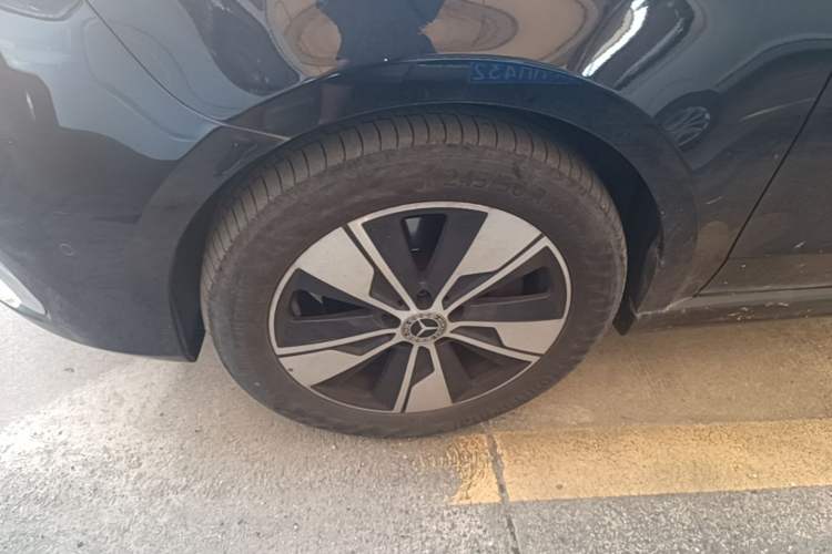 Used Mercedes-Benz V-Class 2021 V 260 Prestige Edition Left Front Wheel Hub