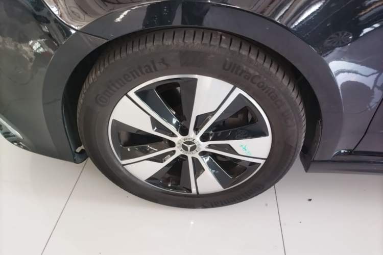 Used Mercedes-Benz V-Class 2021 V 260 Prestige Edition Left Front Wheel Hub
