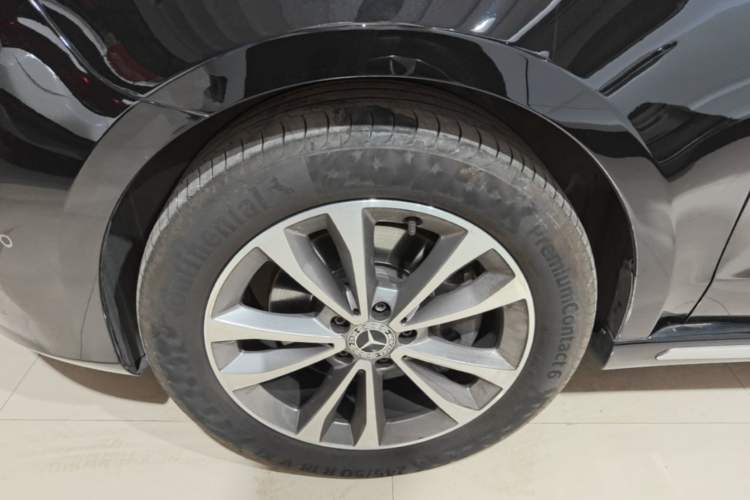 Used Mercedes-Benz V-Class 2021 V 260 Avantgarde Edition Left Front Wheel Hub