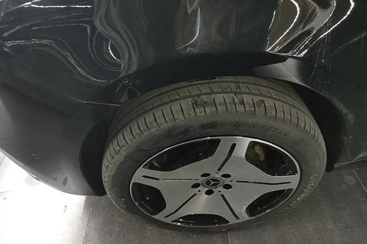 Used Mercedes-Benz V-Class 2021 V 260 Prestige Edition Left Front Wheel Hub