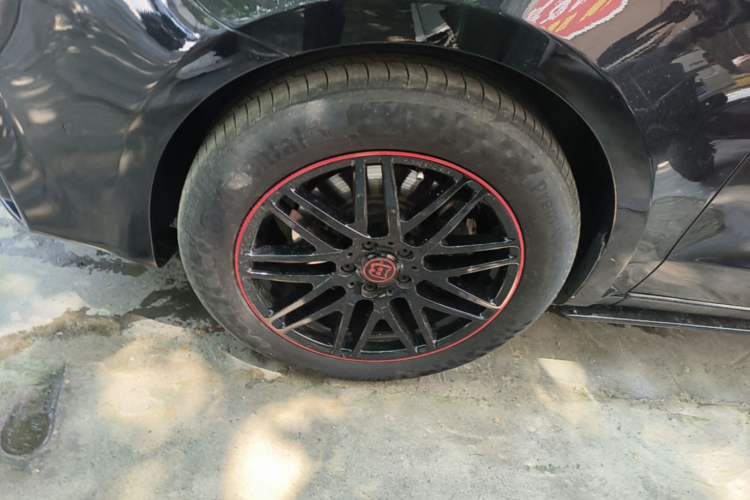 Used Mercedes-Benz V-Class 2021 V 260 L Long Wheelbase Prestige Edition Left Front Wheel Hub