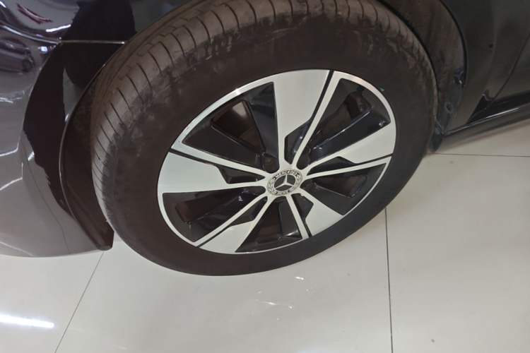 Used Mercedes-Benz V-Class 2021 V 260 Prestige Edition Left Front Wheel Hub