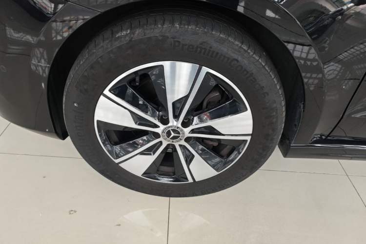 Used Mercedes-Benz V-Class 2021 V 260 Prestige Edition Left Front Wheel Hub