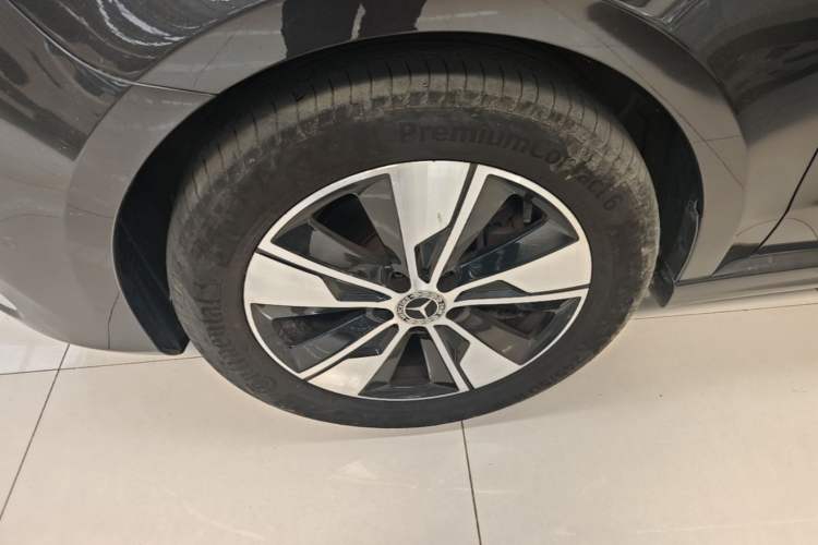 Used Mercedes-Benz V-Class 2021 V 260 Prestige Edition Left Front Wheel Hub