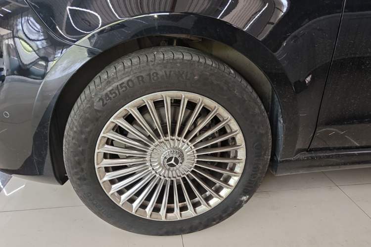 Used Mercedes-Benz V-Class 2021 V 260 Prestige Edition Left Front Wheel Hub