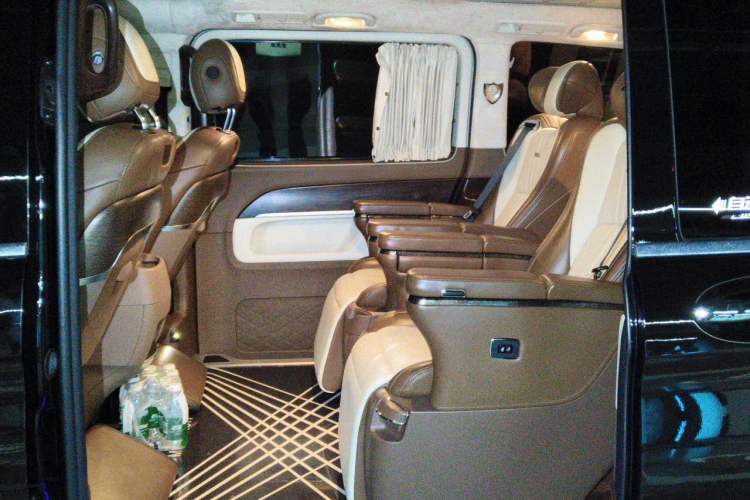 Used Mercedes-Benz V-Class 2021 V 260 Avantgarde Edition Left Rear Seat
