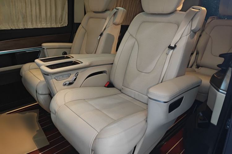 Used Mercedes-Benz V-Class 2021 V 260 L Long-wheelbase Luxury Edition Left Rear Seat