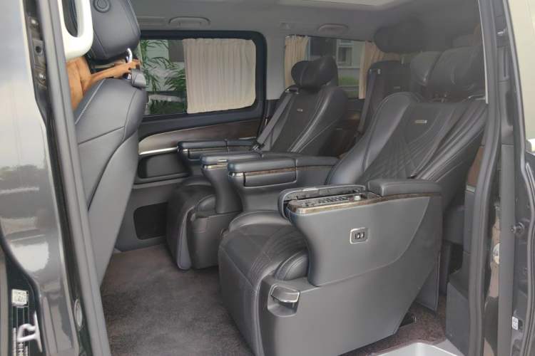 Used Mercedes-Benz V-Class 2021 V 260 Avantgarde Edition Left Rear Seat