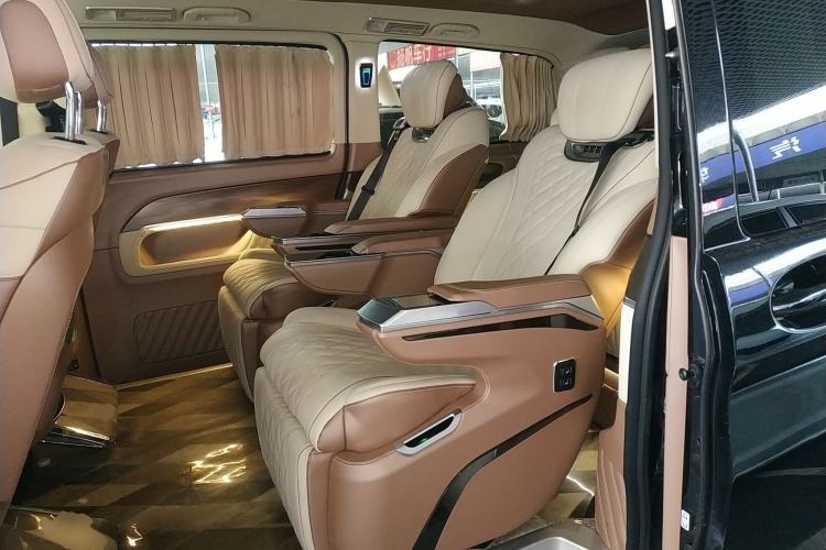 Used Mercedes-Benz V-Class 2021 V 260 Avantgarde Edition Left Rear Seat