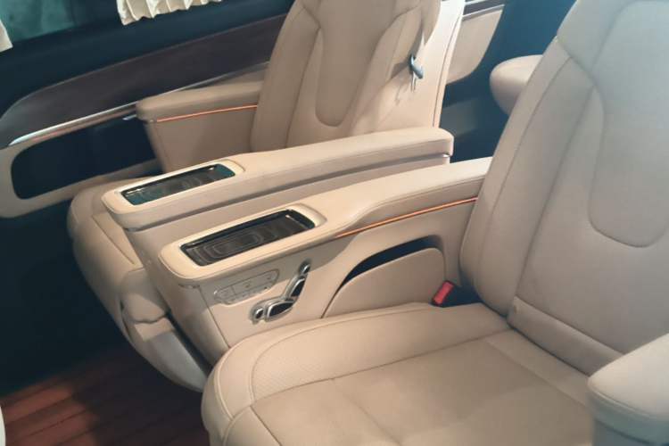 Used Mercedes-Benz V-Class 2021 V 260 L Long-wheelbase Luxury Edition Left Rear Seat