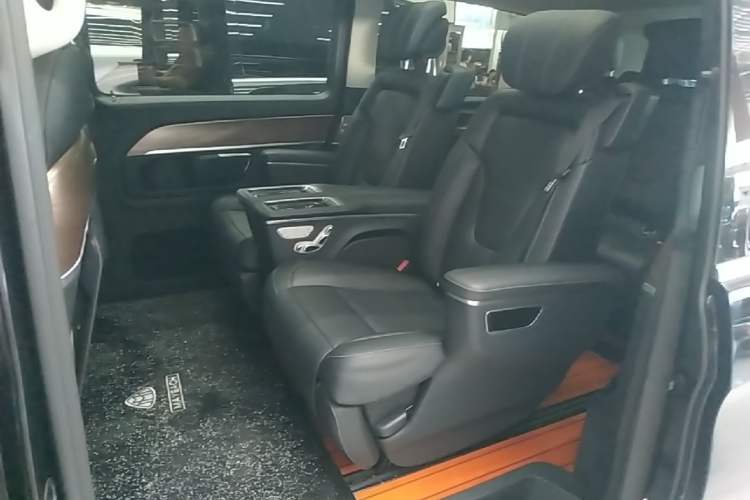 Used Mercedes-Benz V-Class 2021 V 260 L Long-wheelbase Luxury Edition Left Rear Seat