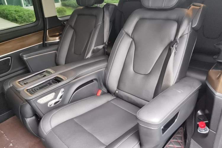 Used Mercedes-Benz V-Class 2021 V 260 L Long-wheelbase Luxury Edition Left Rear Seat