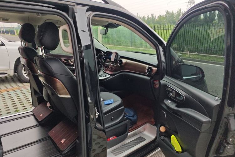 Used Mercedes-Benz V-Class 2021 V 260 L Long-wheelbase Luxury Edition Left Rear Seat