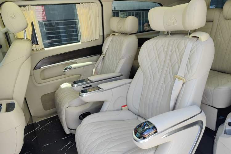 Used Mercedes-Benz V-Class 2021 V 260 Avantgarde Edition Left Rear Seat