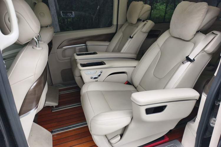 Used Mercedes-Benz V-Class 2021 V 260 L Long-wheelbase Luxury Edition Left Rear Seat