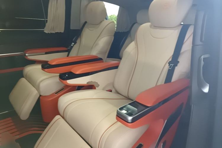 Used Mercedes-Benz V-Class 2021 V 260 Avantgarde Edition Left Rear Seat