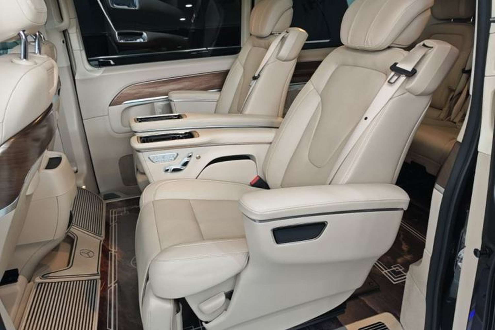 Used Mercedes-Benz V-Class 2021 V 260 L Long-wheelbase Luxury Edition Left Rear Seat