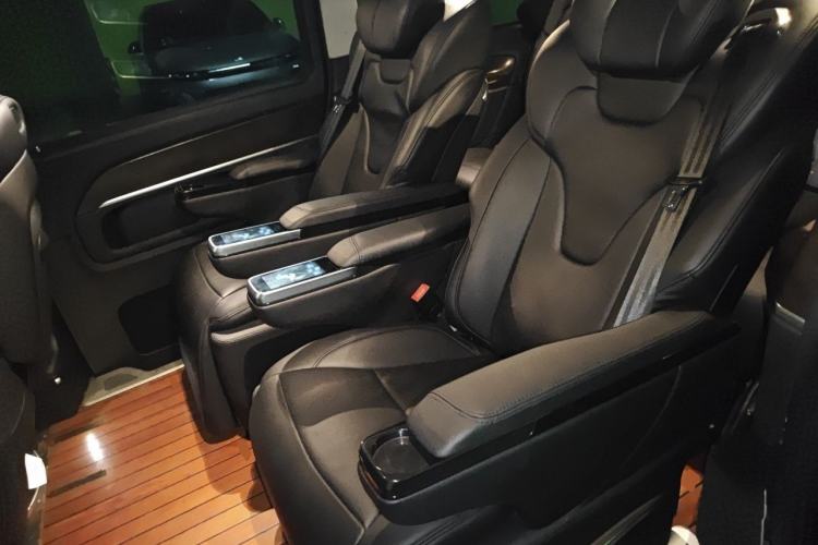 Used Mercedes-Benz V-Class 2021 V 260 Avantgarde Edition Left Rear Seat