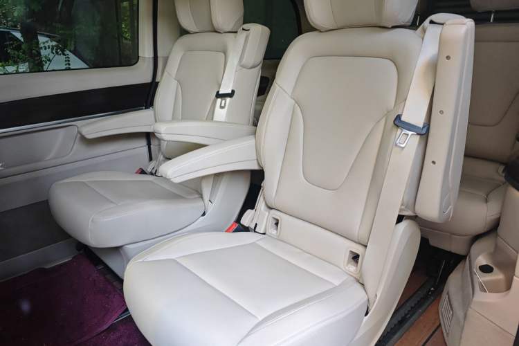 Used Mercedes-Benz V-Class 2021 V 260 Avantgarde Edition Left Rear Seat