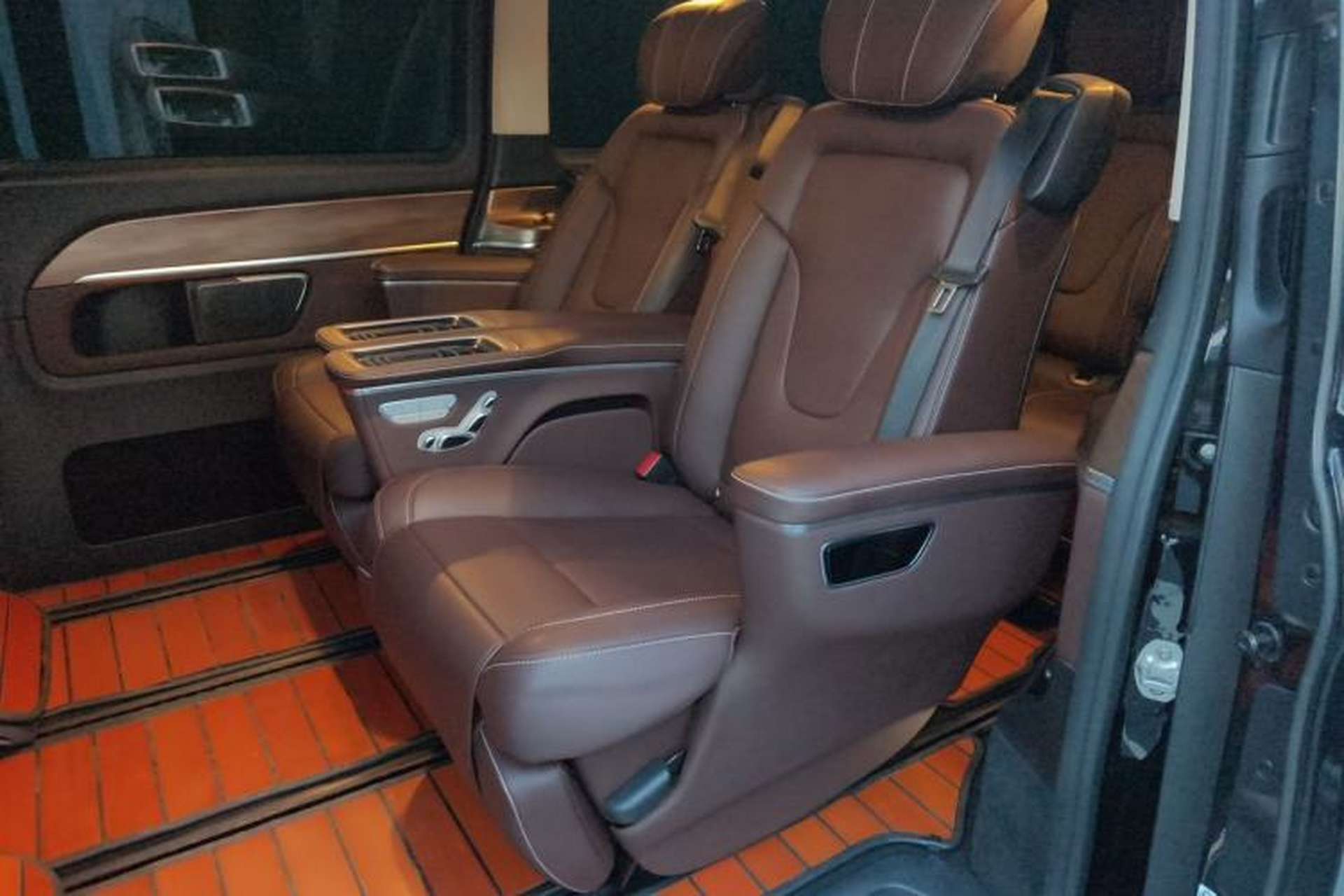 Used Mercedes-Benz V-Class 2021 V 260 L Long-wheelbase Luxury Edition Left Rear Seat
