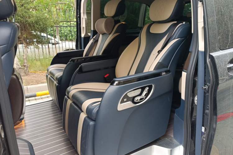 Used Mercedes-Benz V-Class 2021 V 260 Avantgarde Edition Left Rear Seat