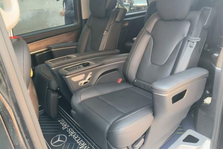 Used Mercedes-Benz V-Class 2021 V 260 L Long-wheelbase Luxury Edition Left Rear Seat