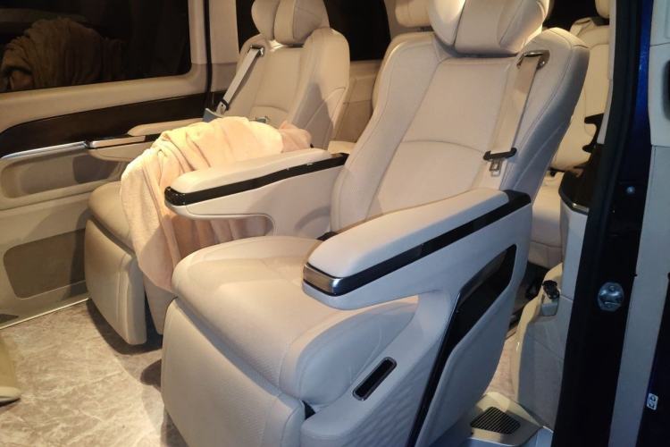 Used Mercedes-Benz V-Class 2021 V 260 Avantgarde Edition Left Rear Seat