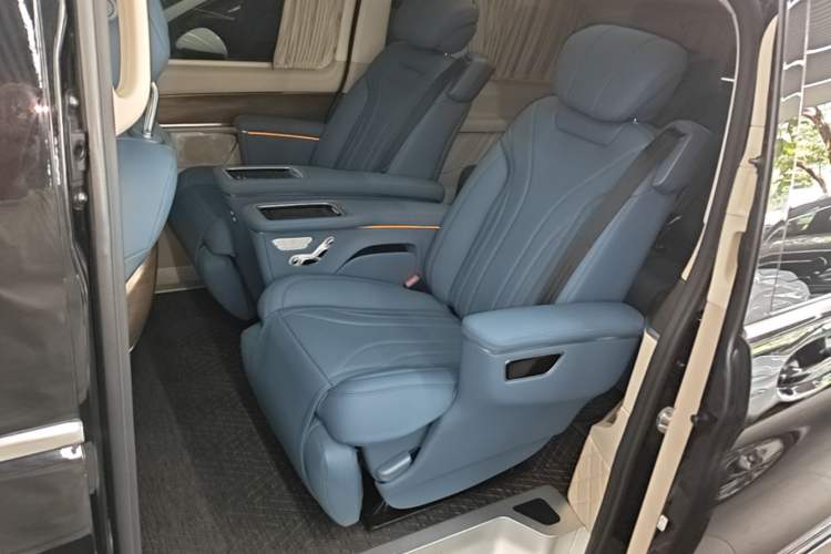 Used Mercedes-Benz V-Class 2021 V 260 L Long-wheelbase Luxury Edition Left Rear Seat