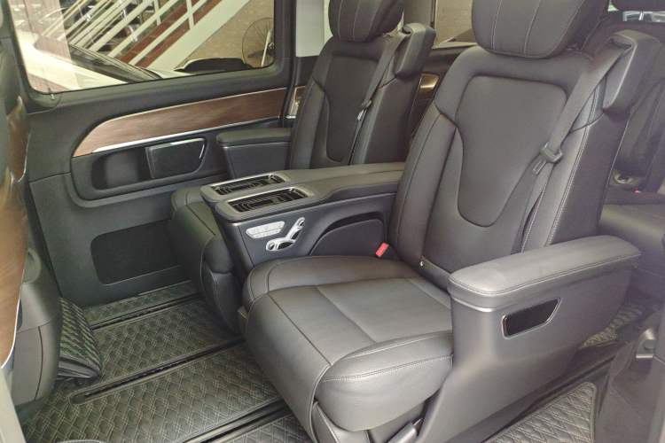 Used Mercedes-Benz V-Class 2021 V 260 L Long-wheelbase Luxury Edition Left Rear Seat
