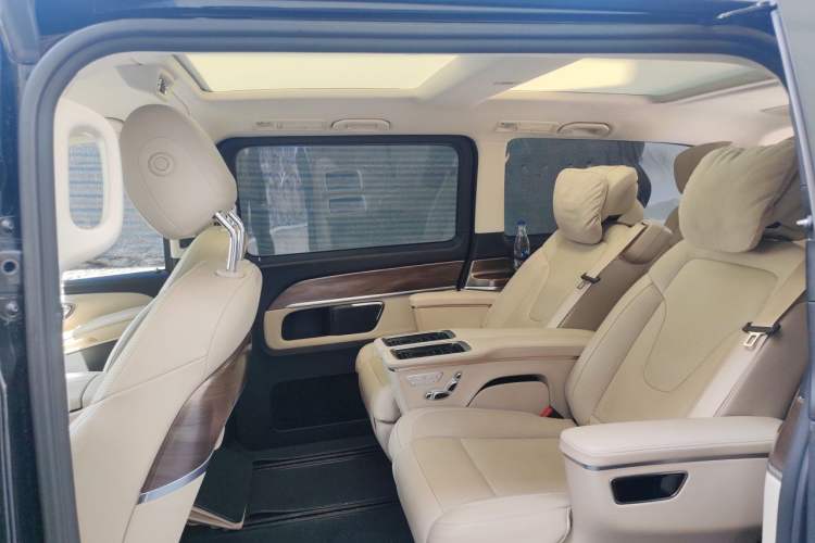 Used Mercedes-Benz V-Class 2021 V 260 L Long-wheelbase Luxury Edition Left Rear Seat