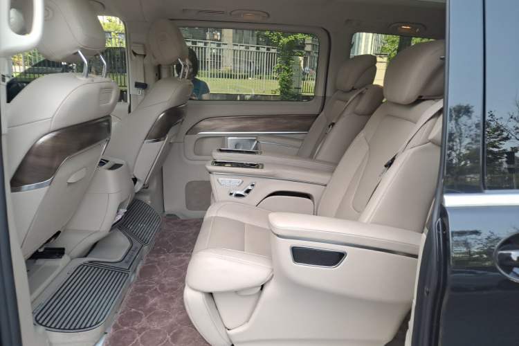 Used Mercedes-Benz V-Class 2021 V 260 L Long-wheelbase Luxury Edition Left Rear Seat