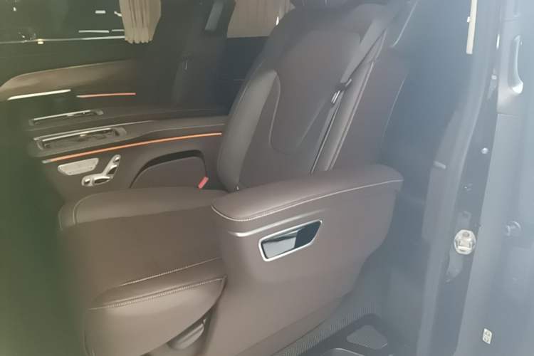 Used Mercedes-Benz V-Class 2021 V 260 L Long-wheelbase Luxury Edition Left Rear Seat