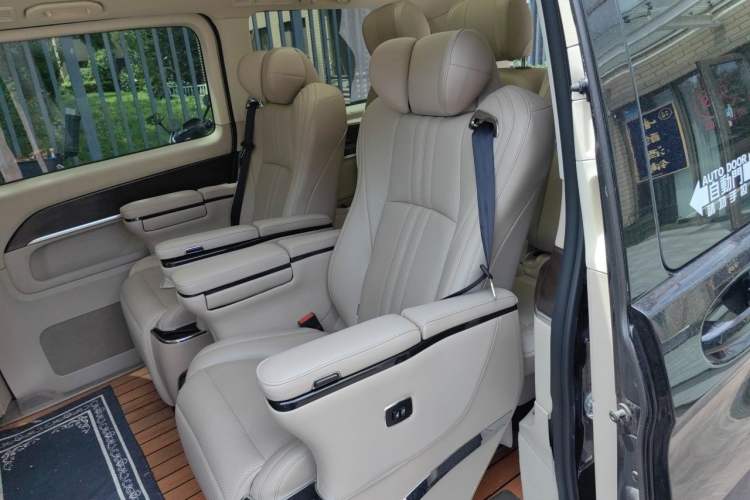Used Mercedes-Benz V-Class 2021 V 260 Avantgarde Edition Left Rear Seat