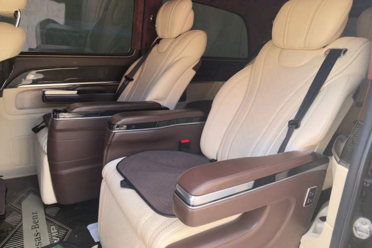 Used Mercedes-Benz V-Class 2021 V 260 Avantgarde Edition Left Rear Seat